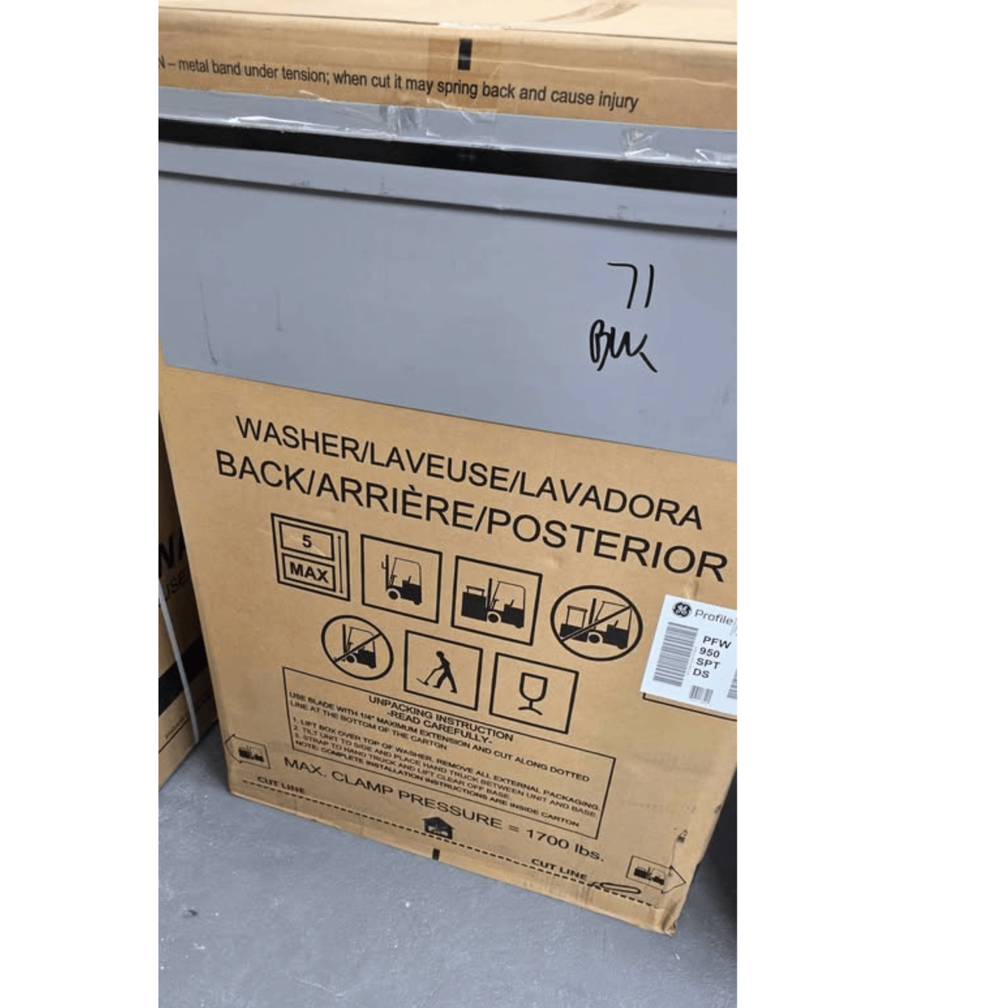 GE Profile PFW950SPTDS washer packaging box with handling instructions